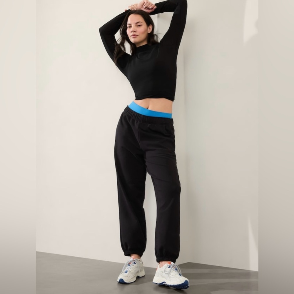 NWT-Athleta Black Forever Fleece Jogger, Small